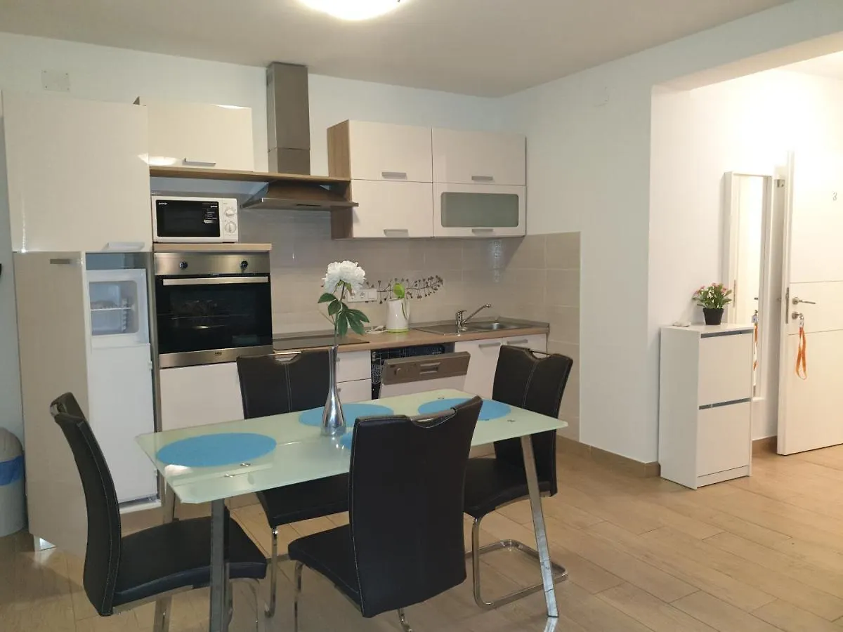 Apartments Ivancic 2 Novi Vinodolski 0*,